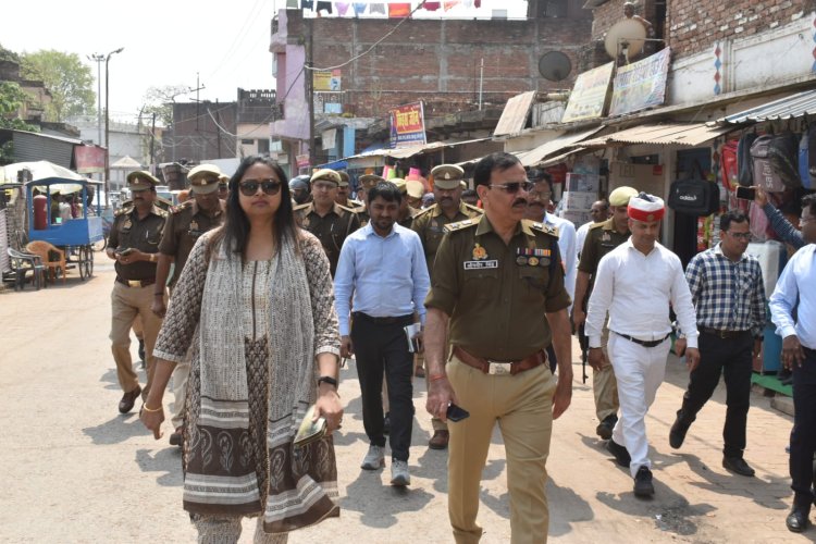 डीएम एसपी ने आगामी त्यौहार से पहले ही किया रूट मार्च, किया अपील