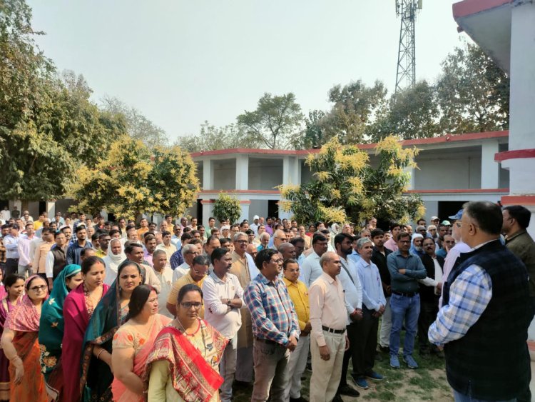 शिक्षक की हत्या पर सिपाही पर उठी कड़ी कार्यवाही की मांग