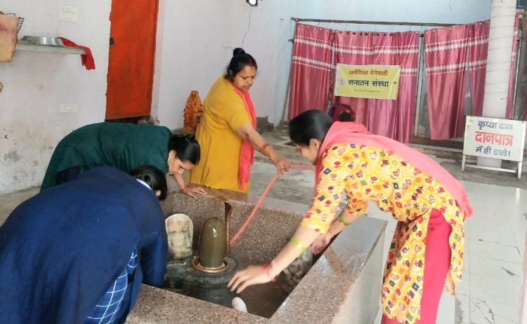 दिल्ली के न्यू कोंडली फेस 3 में सामूहिक मंदिर स्वच्छता की गई 