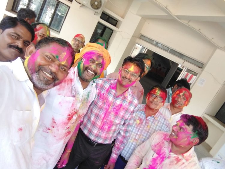 होलिका दहन में अपने सारे बुराइयों को जला दें और नया शुरुआत करें - दुर्गेश 