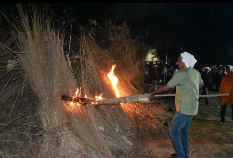 एसपी ओमवीर सिंह ने किया होलिका दहन, दी होली की बधाई
