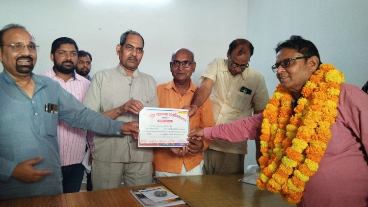 पत्रकार एसोसिएशन में सूर्यवीर सिंह अध्यक्ष, आशुतोष त्रिपाठी महामंत्री निर्वाचित 