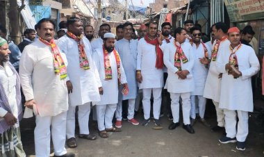 सपाइयों ने अलविदा जुमा पर मस्जिदों में पहुंचकर इंडिया गठबंधन के प्रत्याशी के हक में मांगे वोट