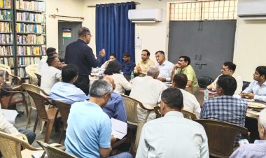 नोएडा प्राधिकरण के अधिकारियों के साथ आरडब्लूए के पदाधिकारियों ने की मीटिंग