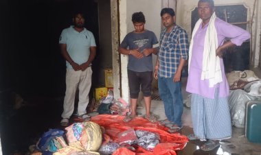 कपड़े की गोदाम में शॉर्ट सर्किट से लगी आग , लाखों का हुआ नुकसान