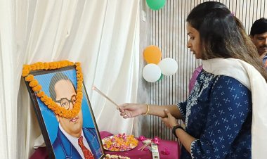 बाबा साहब की सच्ची श्रद्धांजलि तभी होगी, उनके बताए गए विचारों पर चलें- डीएम