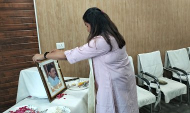 अधिशासी अधिकारी के आकस्मिक निधन पर डीएम ने दिया श्रद्धांजलि