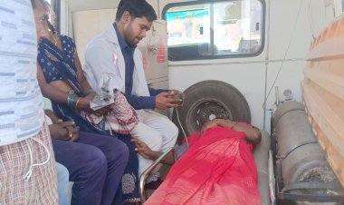 बाइक से धक्का लगने पर सड़क किनारे कराह रही थी महिला, 108 एंबुलेंस ने पहुंचाया स्वास्थ्य केंद्र