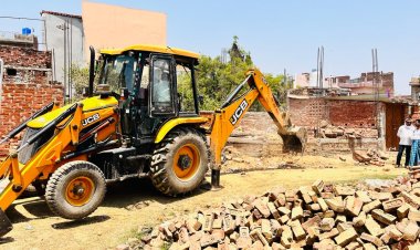 मुहम्मदाबाद- अधिग्रहित भूमि पर पुनर्निर्माण करने पर चला प्रशासन का बुलडोजर