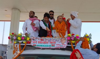 जब रथ पर सवार होकर मरदह पहुंचें सपा प्रत्याशी तो कार्यकर्ताओं में दिखा उत्साह