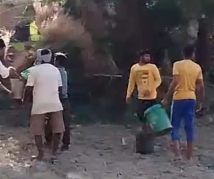 झोपड़ी में लगी आग, घर गृहस्थी का सामान जलकर हुआ खाक