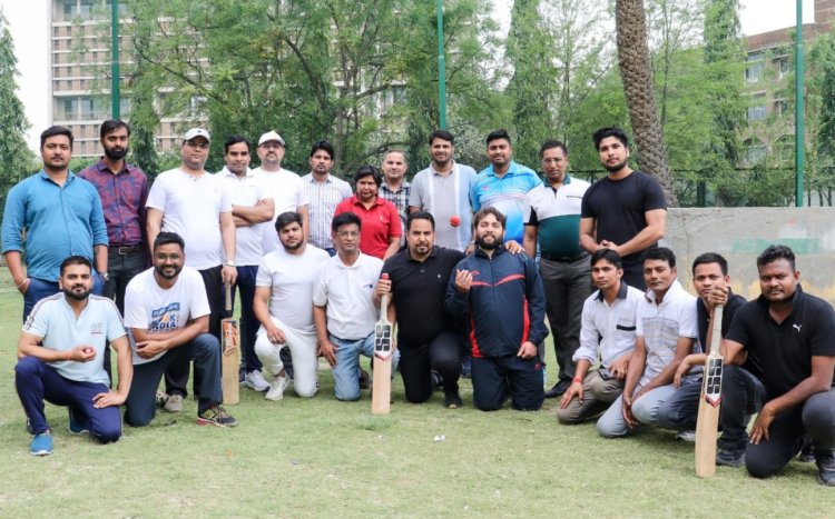 फ्रेंडली क्रिकेट मैच में राइजर्स ने अटैकर्स की टीम को हराया