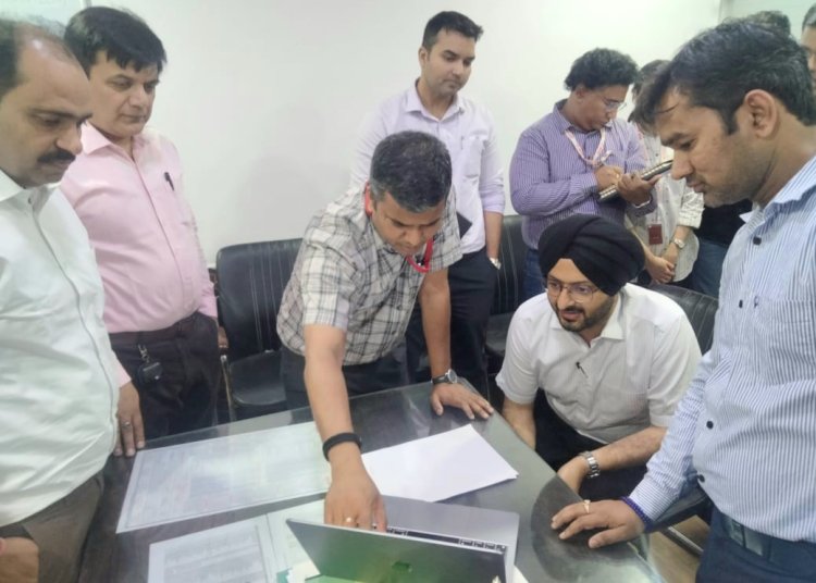 सामान्य प्रेक्षक एवं जिला निर्वाचन अधिकारी की उपस्थिति में मतदान कार्मिकों का द्वितीय रैंडमाइजेशन हुआ संपन्न