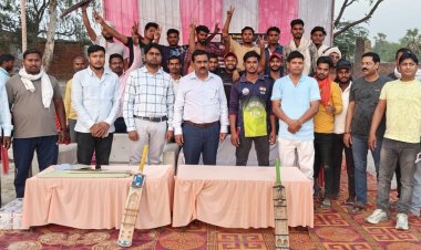 वोटर प्रीमियर लीग में खिलाड़ियों ने जड़ा छक्का, बताया एक वोट है जरूरी