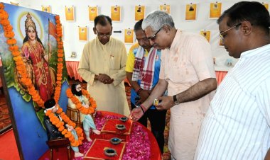 'संघ नींव में विसर्जित पुष्प' प्रदर्शनी में दिखी संघ की 'अतीत से वर्तमान' तक की यात्रा