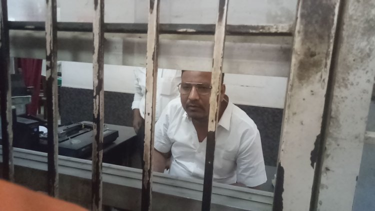 दिलदारनगर - काउंटर क्लर्क की दादागिरी से परेशान यात्री