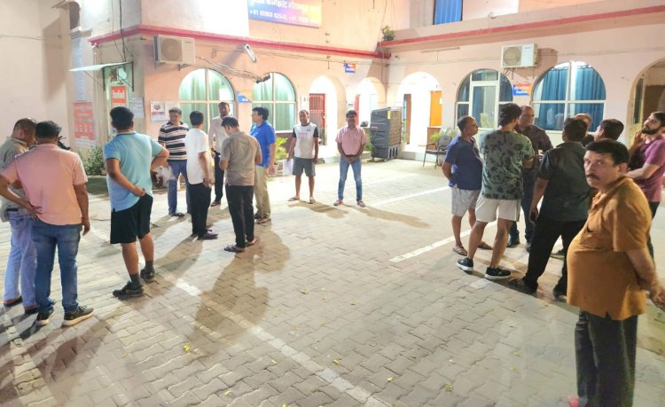 श्री राधा स्काई गार्डन सोसायटी ग्रेटर नोयडा वेस्ट में छाया अंधेरा