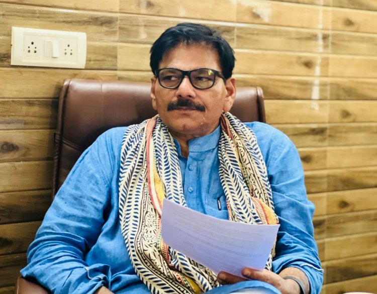 ग्रेटर नोएडा के देहात और शहरी क्षेत्र में गर्मियों में न हो बिजली संकट, एनपीसीएल अभी से शुरू करें तैयारी - धीरेन्द्र सिंह