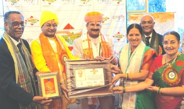 फ्रान्स के सीनेट में सनातन संस्था के संस्थापक सच्चिदानंद परब्रह्म डॉ. जयंत आठवले  का ‘भारत गौरव पुरस्कार’ से हुआ सम्मान 