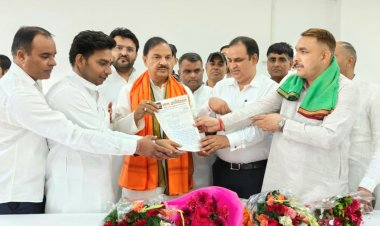 16 साल पुरानी सड़क निर्माण की मांग फिर हुई बुलंद