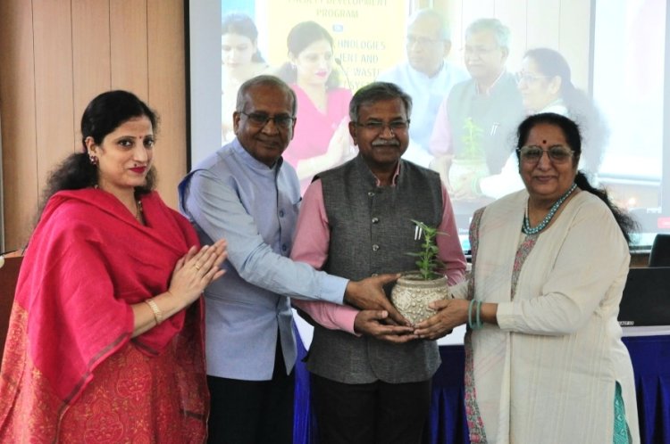 एमिटी में कुशल एवं स्थायी अपशिष्ट प्रबंधन प्रणाली के लिए स्मार्ट प्रौद्योगिकियां पर शिक्षक विकास कार्यक्रम का हुआ शुभारंभ
