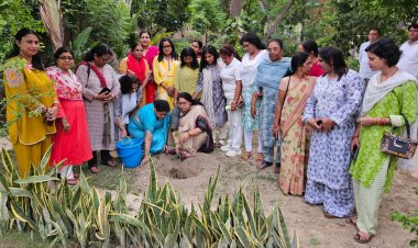एक पौधा मां के नाम के अंतर्गत किया वृक्षारोपण