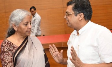 गोपाल कृष्ण अग्रवाल ने बजट के बाद वित्त मंत्री निर्मला सीतारमन को सफल बजट के उपलक्ष में बधाई दी 