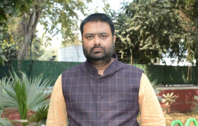 पॉलिटिकल जर्नलिस्ट दीपक चौरसिया बिग बॉस में बने शायर