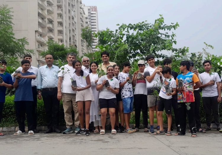 अपने द्वारा लगाए गए पौधे के पालक भी बने - मोनिका चौहान