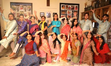 शिव पार्वती विवाह नाटिका की परिकल्पना को मूर्त रूप देने के लिए डॉ अनु सिन्हा अपने नृत्य कलाकारों के साथ तैयार