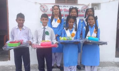 कंडुली गांव के विद्यार्थियों को फर्नीचर के साथ पठन पाठन की वितरित