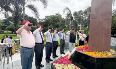 नोएडा शहीद स्मारक पर  हुआ शहीदों के परिजनों का सम्मान