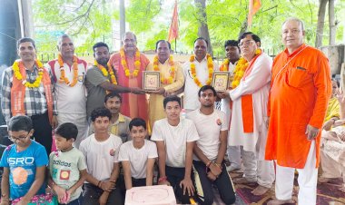 यज्ञोपवीत माता,पिता व गुरु ऋण से उऋण होने का संदेश देता है - आचार्य महेन्द्र 