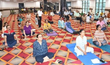 प्रसिद्ध नाभि चिकित्सक निर्भय ने एक योग व चिकित्सा शिविर लगाया