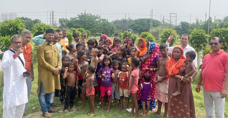 रक्षाबंधन का पर्व सेवा बस्ती झुग्गी में मनाया गया