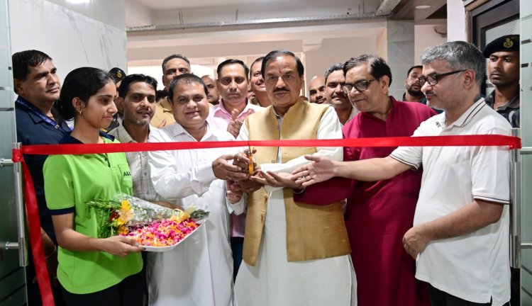 सांसद डॉ. महेश शर्मा ने किया नोएडा मीडिया क्लब की पत्रकार फोटो प्रदर्शनी का उद्घाटन