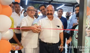 एनईए टीम ने टायर शॉप पर सीएट ब्रांडेड आउटलेट ( सीएट शॉपी) का विधिवत उद्घाटन किया