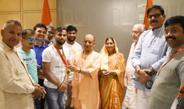 पेरिस पैरालंपिक 2024 में ऊंची कूद में स्वर्ण पदक जीतने वाले जेवर के प्रवीण को सीएम योगी ने भी बधाई दी