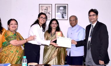 एमिटी में विकसित भारत पर आयोजित वाद विवाद प्रतियोगिता ‘वर्बम बेलम 4.0’ का समापन