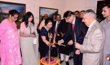 डॉ. अशोक चौहान ने किया एकल प्रदर्शनी 'हियर द साइलेंस' का उद्घाटन