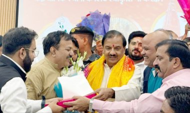 पीजीएचओडब्लूए की टीम ने सांसद महेश शर्मा को दी जन्मदिन पर बधाई