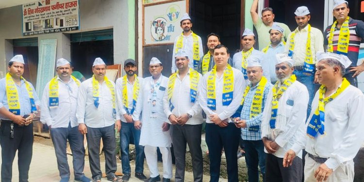 आम आदमी पार्टी के जिला अध्यक्ष राकेश अवाना की अध्यक्षता में मासिक बैठक सम्पन्न