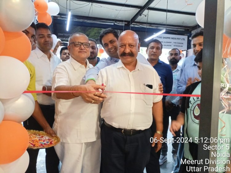 एनईए टीम ने टायर शॉप पर सीएट ब्रांडेड आउटलेट ( सीएट शॉपी) का विधिवत उद्घाटन किया