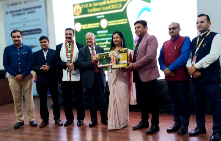 प्रीति सारस्वत 'सर्वपल्ली राधाकृष्णन एक्सीलेंस अवार्ड 2024-25' बेस्ट इंग्लिश टीचर से सम्मानित