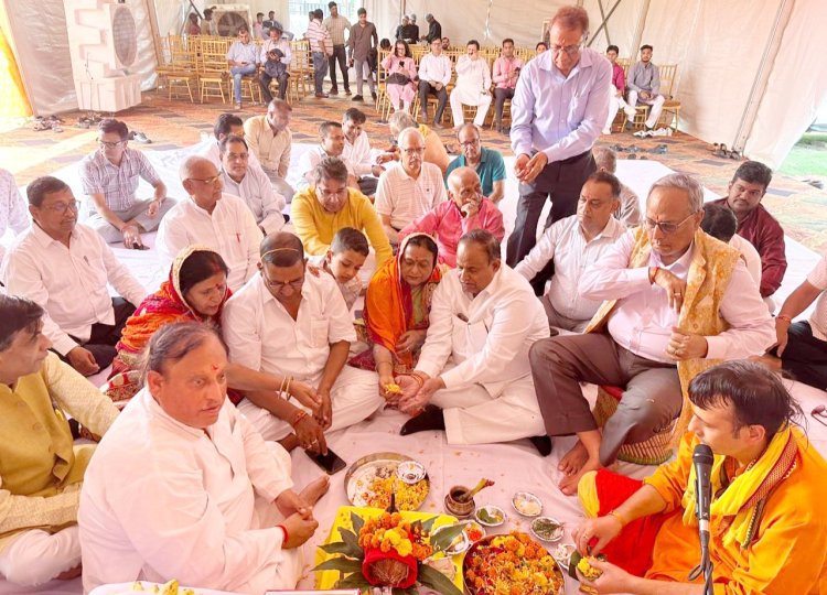 श्री राम मित्र मंडल ने किया भूमि पूजन, तीन हिस्सों में होगी स्टेज