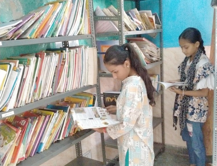 बच्चों की जिंदगी बदल रही निठारी लाइब्रेरी, 10 रुपये में खरीद सकते हैं कोई भी किताब
