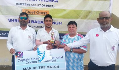 एस्टर के शिवम् शर्मा को मिला मेन ऑफ़ द मैच