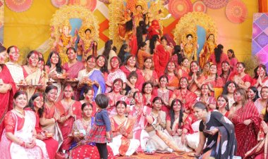 गुलशन बेलिना सोसायटी में धूमधाम से मनाया गया शारदीय नवरात्र और दुर्गा पूजा, महिलाओं ने किया सिंदूर खेला