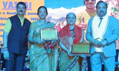 लायन ए. के. मित्तल, डिस्ट्रिक्ट गवर्नर ने पद्मिनी कुमार एवं अनीता भाल्वर को लायंस क्लब इंटरनेशनल के 'सल्युट टू वीमेन पॉवर' से सम्मानित किया