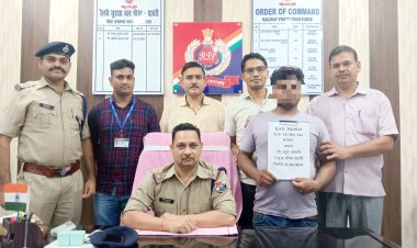 निजी आईडी से रेलवे ई-टिकट की कालाबाजारी करने का आरोपी गिरफ्तार, 83707 हजार रुपये के टिकट 227 निजी आईडी बरामद।